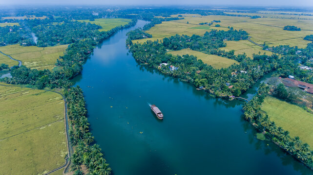 vembanad backwaters in alappuzha kerala india 