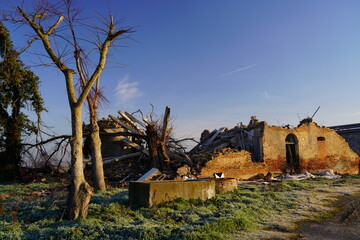 house ruins due to a hurricane