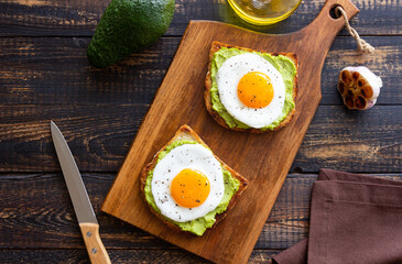 Toast with guacamole and eggs. Healthy eating. Breakfast.