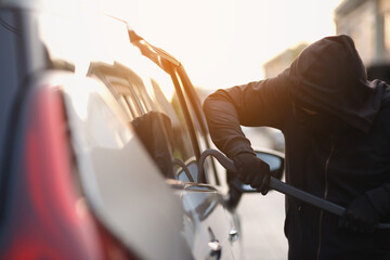 Thieves use shackles to break into stolen cars - obrazy, fototapety, plakaty