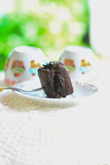 Brownie é uma sobremesa de chocolate típico da culinária dos Estados Unidos e pode considerar-se um bolo feito num tabuleiro para bolos e partido em pequenos quadrados. 