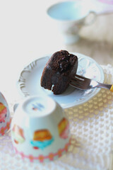 Brownie é uma sobremesa de chocolate típico da culinária dos Estados Unidos e pode considerar-se um bolo feito num tabuleiro para bolos e partido em pequenos quadrados.