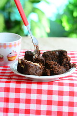 Brownie é uma sobremesa de chocolate típico da culinária dos Estados Unidos e pode considerar-se um bolo feito num tabuleiro para bolos e partido em pequenos quadrados.