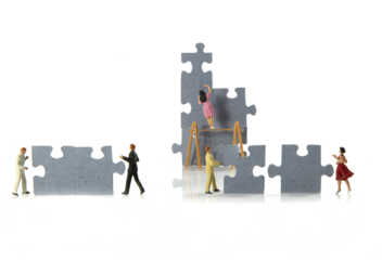 getting the solution for the puzzle by man and woman teamwork miniatures