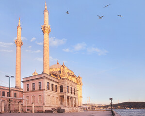 Fototapeta na wymiar Beautiful view of Ortakoy Mosque at sunset facing the Bosphorus canal, Istanbul, Turkey