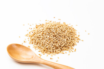 白背景に煎り胡麻