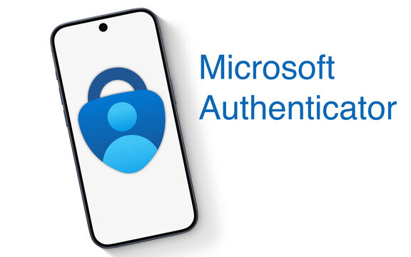 Logo der Microsoft Authenticator App wird auf einem modernen Smartphone stehend angezeigt, daneben blauer Microsoft Authenticator-Schriftzug, Fingerabdruck, Gesichtserkennung, PIN, Sicherheit, Kontona