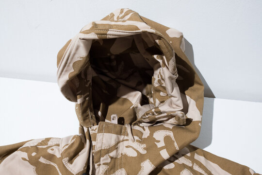 A Windproof British Army DDPM Desert Camouflaged Combat Smock Jacket. combat and army clothing for all terrain. british army clothing.
