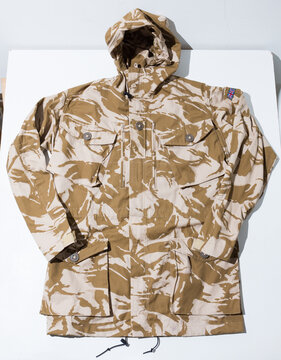 A Windproof British Army DDPM Desert Camouflaged Combat Smock Jacket. combat and army clothing for all terrain. british army clothing.