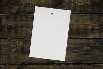 White blank notepaper and space for text with push pins on wooden background. note blank color paper cards on wooden board. noticeboard. blanks for designers