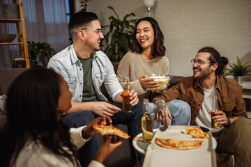 Multiracial group of friends having pizza party. - obrazy, fototapety, plakaty