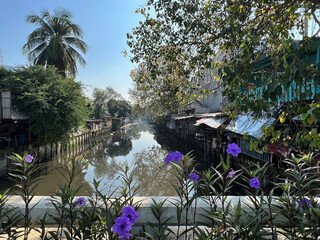 Canal and houses in Khlong Hua Lamphong