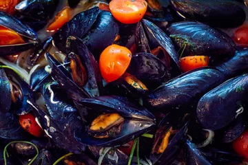 Foto auf Glas Mussels and tomato soup. A tipical start. © Hari Seldon Photo