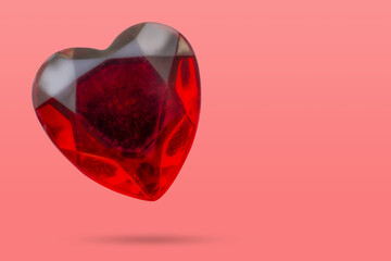 Red heart shape crystal valentines day symbol sticker isolated on pink background - obrazy, fototapety, plakaty