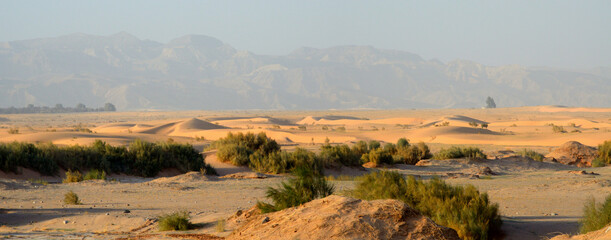 Panorámica del desierto de Wadi Araba en Jordania, junto a la frontera con Palestina