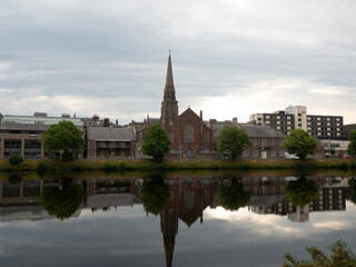 Fototapeta na wymiar Junction Church en Inverness, Highlands, Escocia, Reino Unido