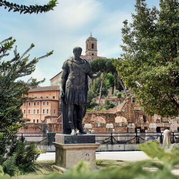Statue of Julius Caesar in Via dei Fori Imperiali (Rome)