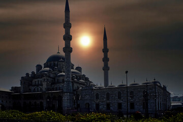 A stunning sunrise illuminates the Yeni Camii Mosque, (New Mosque), a stunning Ottoman imperial...