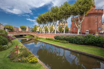 Fototapeta na wymiar The river Basse and its gardens - Perpignan, France