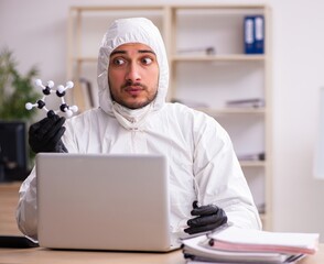 Office worker working in quarantine self-isolation - 782627035