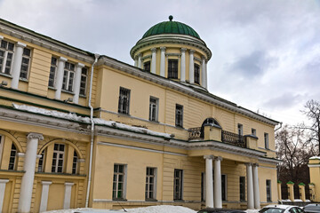 Fototapeta na wymiar The estate of the Rastorguevs - Kharitonovs. architectural monument of Yekaterinburg