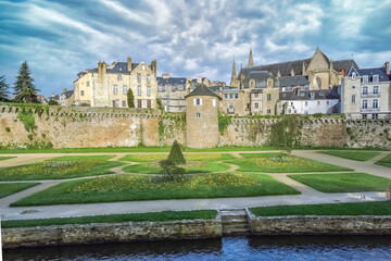 Vannes, beautiful city in Brittany, old half-timbered houses in the ramparts garden. - 782709621