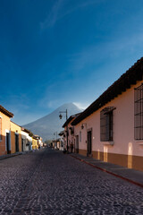 Fototapeta na wymiar Calle de Antigua Guatemala, Guatemala