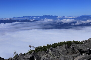 Mt.Kisokoma etc floating in the sea of clouds seen from the top of Mt.Amigasa