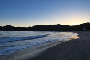 南伊豆　弓ヶ浜　美しい海と夕暮れ　コピースペースあり（日本、静岡県）
Minamiizu Yumigahama Beautiful sea and sunset Copy space available(Shizuoka Prefecture, Japan)
