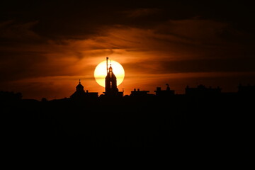 Obraz premium Atardecer con el skyline de Valdemoro