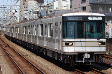 Obraz premium 通勤電車 東京メトロ日比谷線 03系