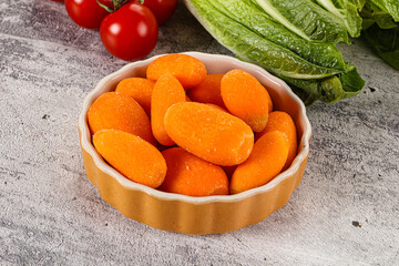 Small baby mini organic carrot