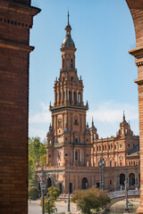 Naklejka premium Panorama miasta Plaza de Espana w Sewilli, Hiszpania.