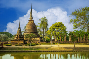 Fototapeta na wymiar Beautiful landscape of Wat Mahathat in Sukhothai Historical Park, Thailand.