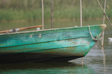 Bug eines grünen Fischerbootes