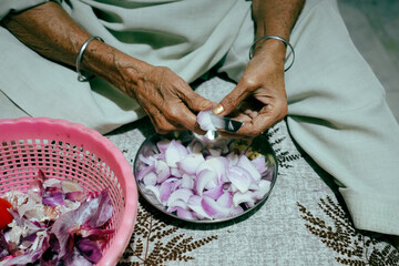 Cutting onion at home
