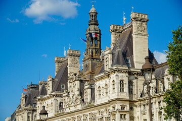 Fototapeta na wymiar Beautiful shot of Hotel de Ville against a cloudy blue sky in Paris, France