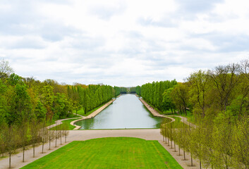 Le parc fut dessiné par André Le Nôtre à la fin du xviie siècle à la demande de Colbert puis...