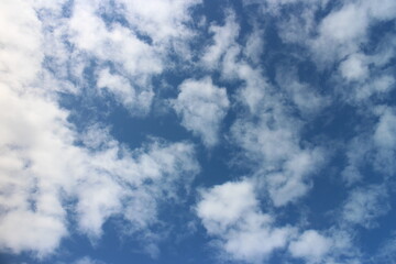 Obraz premium Blue sky and beautiful clouds