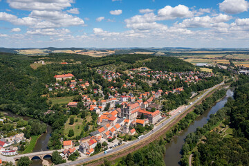 Miasto Bardo - Miasto Cudów - Krajobraz Piękna panorama lotnicza - dolny Śląsk zwiedzanie - rzeka nyska kłodzka