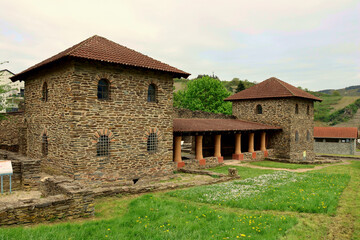 Die rekonstruierte römische Villa Rustica, bei der es sich um einen römischen Gutshof handelte, in Mehring an der Mosel im Landkreis Trier-Saarburg im Bundesland Rheinland-Pfalz.