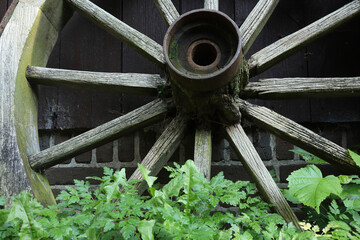 Close-up of an old wooden wagon wheel
