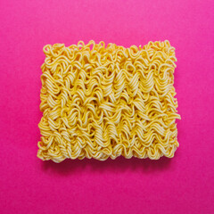 A dry noodles for brewing on btight pink background - 783101069
