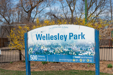 Fototapeta premium city of Toronto sign at Wellesley Park located at 500 Wellesley Street East in Toronto, Canada