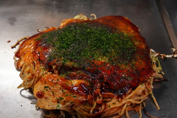 Okonomiyaki in Osaka, Japan - 大阪 名物 お好み焼き	