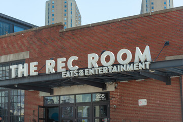 Fototapeta premium exterior building and sign of The Rec Room, a restaurant, located at 255 Bremner Boulevard in Roundhouse Park, downtown Toronto, Canada