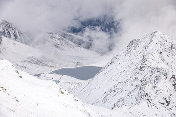 Obraz premium View from Piz Nair, overlooking snow-covered mountains and Lake Suvretta (Lej Suvretta), near St Moritz, Switzerland
