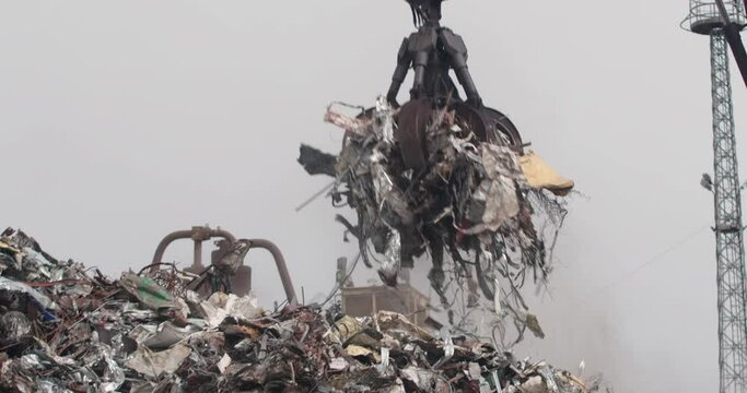  metal scrap loading machine, close-up