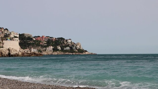 El mar es magico porque se puede contemplar, re&iacute;r, llorar y experimentar la soledad, en la sal en el amor, en el viento, aqu&iacute; amo el mar. 