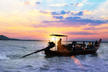 Naklejka premium krabi, Thailand - June 10, 2020: Charter boats ferry passengers from the coast to the islands in the sea in southern Thailand. - image